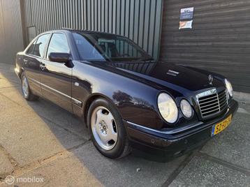 Mercedes-Benz E300 TD Avantgarde + voll.historie beschikbaar voor biedingen