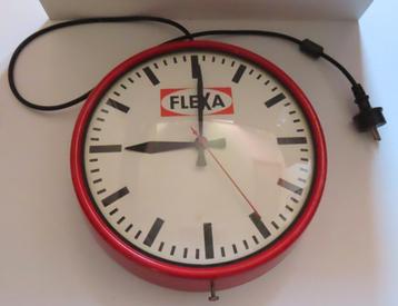 Uit inboedel: Elektrische jaren 60/70 klok FLEXA, verven uit beschikbaar voor biedingen