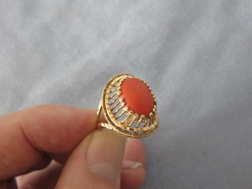 Antieke ring met koraal in wellicht 18 karaat goud - 19e eeu, Sieraden, Tassen en Uiterlijk, Antieke sieraden, Ring, Goud, Ophalen of Verzenden
