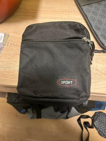 Leuk en handig schoudertasje. beschikbaar voor biedingen