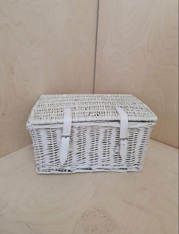 Witte rieten fietsmand met deksel beschikbaar voor biedingen