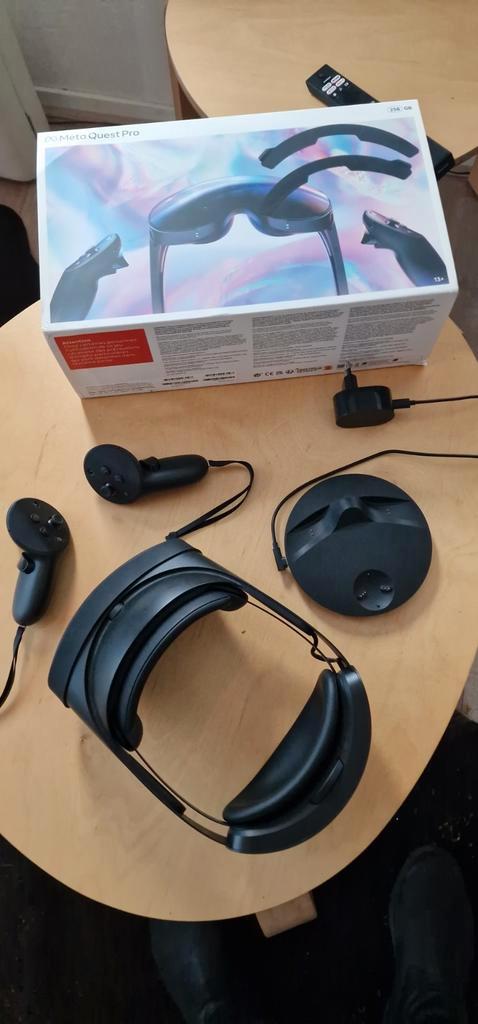 Meta Quest Pro 256GB - VR Headset, Spelcomputers en Games, Virtual Reality, Zo goed als nieuw, Pc, VR-bril, Ophalen of Verzenden