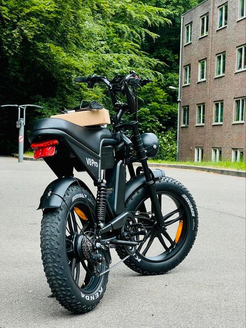 Ouxi  V8 pro fatbike - 2 batteries - like new - moving sale, Fietsen en Brommers, Brommers | Crossbrommers, Zo goed als nieuw