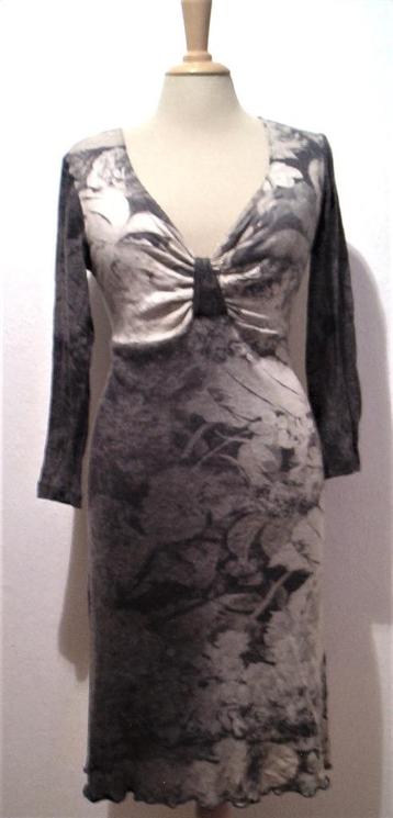 Leuk print jurkje in grijstinten van La Fee Maraboutee! L