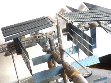 ISS ruimtestation model revell beschikbaar voor biedingen