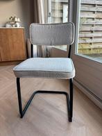 4 Stoelen kwantum, Ophalen