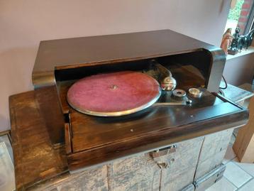 Oude platenspeler Dual 260W beschikbaar voor biedingen