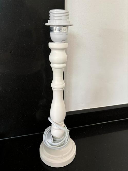 Tafellamp voet wit rond vintage (circa 36 cm), Huis en Inrichting, Lampen | Tafellampen, Zo goed als nieuw, Minder dan 50 cm, Hout
