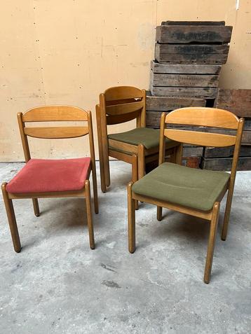 Partij 100x Duitse retro vintage jaren 60 school stoelen beschikbaar voor biedingen