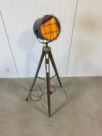 Staande industriële lamp met custom kleuren filter, Huis en Inrichting, Lampen | Vloerlampen, Ophalen, Zo goed als nieuw, 150 tot 200 cm