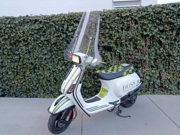 Vespa S snor Hugo Boss Special Paint gespoten  beschikbaar voor biedingen