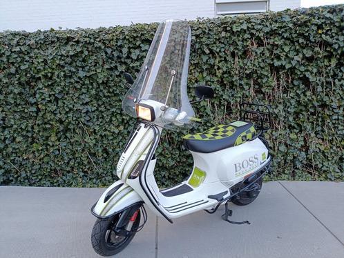 Vespa S snor Hugo Boss Special Paint gespoten, Fietsen en Brommers, Scooters | Vespa, Zo goed als nieuw, Vespa S, Maximaal 25 km/u