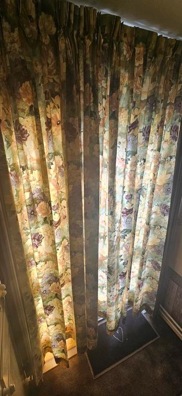 gordijnen bloemen afbeelding mooi,netjes &ophang haken eraan beschikbaar voor biedingen