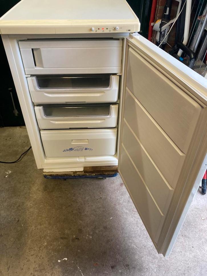 Vriezer Whirlpool werkt prima/schoon/ruim/108 liter netto, Witgoed en Apparatuur, Vriezers en Diepvrieskisten, Gebruikt, Vrijstaand