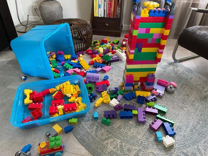 Veel Megablokken incl krat poppen auto's dieren, Kinderen en Baby's, Speelgoed | Bouwstenen, Gebruikt, Megabloks, Ophalen of Verzenden