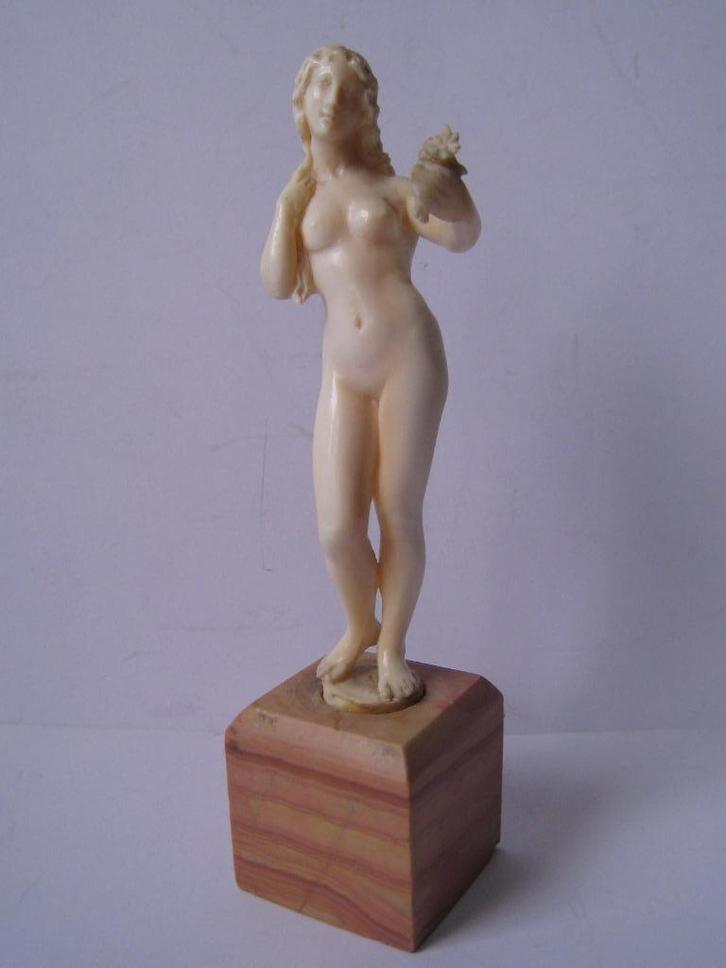 NAAKT EROTISCHE   DAME MET BLOEM - OP SOKKEL  - GESIGNEERD, Antiek en Kunst, Kunst | Beelden en Houtsnijwerken, Verzenden