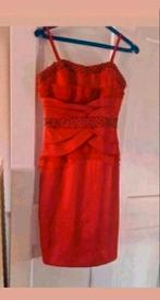 Nieuw rood feestelijk jurk, Kleding | Dames, Jurken, Maat 38/40 (M), Nieuw, Ophalen of Verzenden, Knielengte