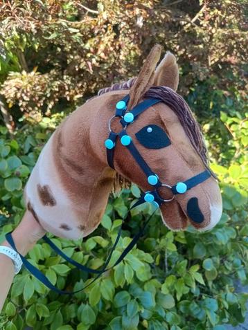Hobbyhorse bruin gevlekt met bruine manen beschikbaar voor biedingen