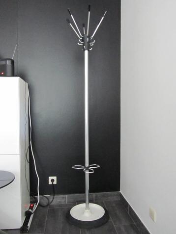 Franse mid century multifunctionele designkapstok beschikbaar voor biedingen