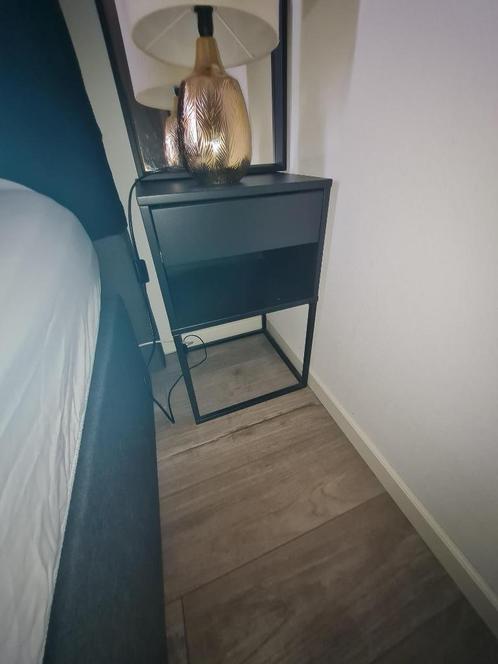 2x IKEA VIKHAMMER nachtkastje zwart, Huis en Inrichting, Slaapkamer | Nachtkastjes, Gebruikt, Minder dan 55 cm, Minder dan 45 cm