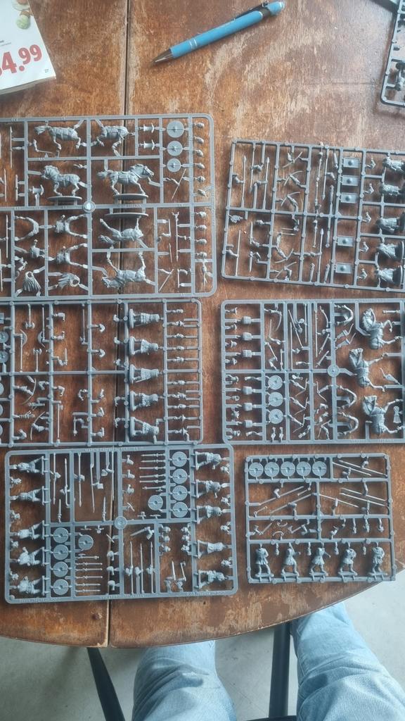 28mm Ridders/Soldaten Sprues - D&D, Hobby en Vrije tijd, Wargaming, Overige soorten, Geverfd, Ophalen of Verzenden