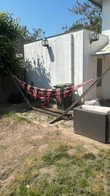 Hardhouten standaard met Indiaanse 2 persoons hangmat  beschikbaar voor biedingen