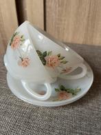 Vintage Arcopal Kop en Schotel, Huis en Inrichting, Keuken | Servies, Gebruikt, Ophalen of Verzenden, Glas, Overige stijlen