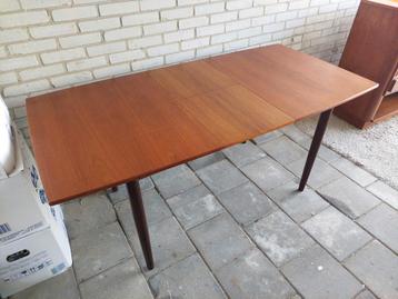 Uitschuifbare teakhouten eettafel jaren '60 beschikbaar voor biedingen