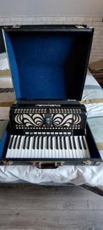 Accordeon Weltmeister Caprice  120 bas, Gebruikt, 120-bas, Weltmeister, Met riemen