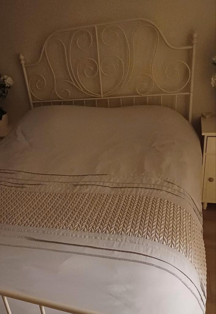 Ikea bed incl. 2 lattenbodems + matras, Huis en Inrichting, Slaapkamer | Bedden, Gebruikt, Tweepersoons, 140 cm, 200 cm, Metaal