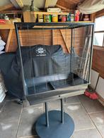 Mooie ruime vogel kooi met accessoires!!!, Dieren en Toebehoren, Ophalen of Verzenden, Zo goed als nieuw, Metaal, Vogelkooi