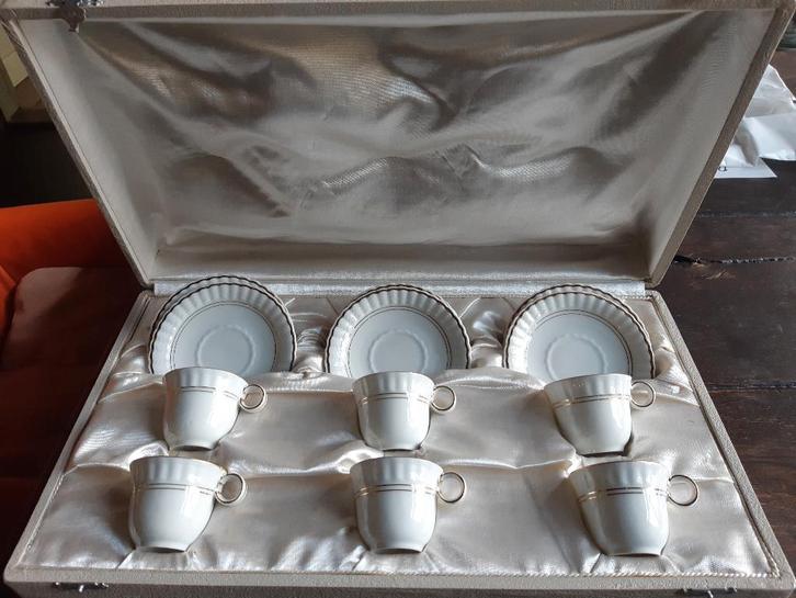 B & Co Limoges France - thee servies in luxe koffer. 1900, Antiek en Kunst, Antiek | Servies compleet, Ophalen of Verzenden
