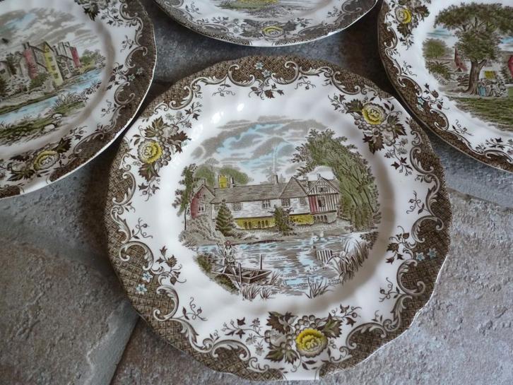 Platte borden Romantic England Johnson Brothers, Huis en Inrichting, Keuken | Servies, Gebruikt, Bord(en), Overige stijlen, Aardewerk