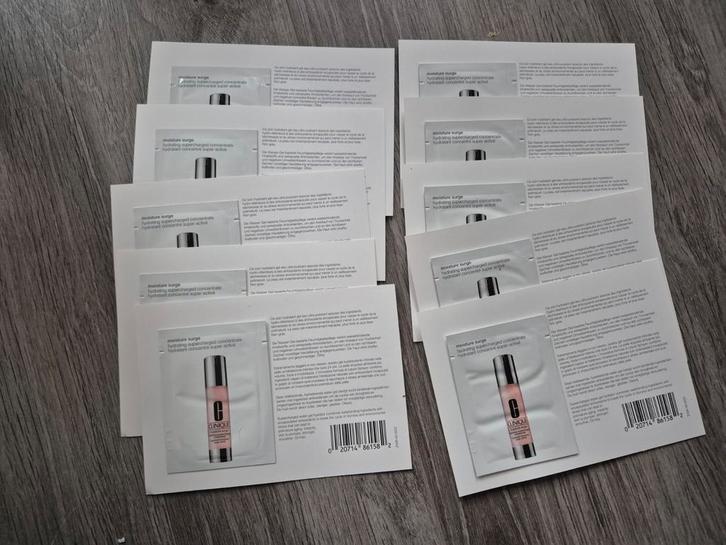 Clinique Moisture Surge Hydrating Concentrate 10 x 1 ml, Sieraden, Tassen en Uiterlijk, Uiterlijk | Gezichtsverzorging, Nieuw