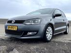 Volkswagen Polo 1.6 TDI 66KW 2010 Grijs(peppergrey metallic), Auto's, Voorwielaandrijving, Stof, Zwart, 108 €/maand