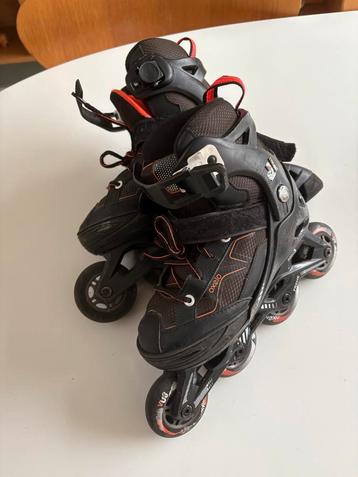 Verstelbare skates maat 32-35 incl bescherming beschikbaar voor biedingen