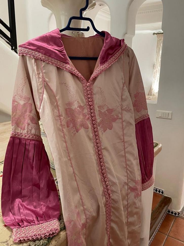 2 delig djelebba met Rok uniek exemplaar Maat M, Kleding | Dames, Jurken, Zo goed als nieuw, Maat 38/40 (M), Roze, Onder de knie