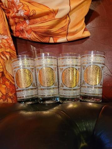 4 grote glazen (import Egypte).  beschikbaar voor biedingen