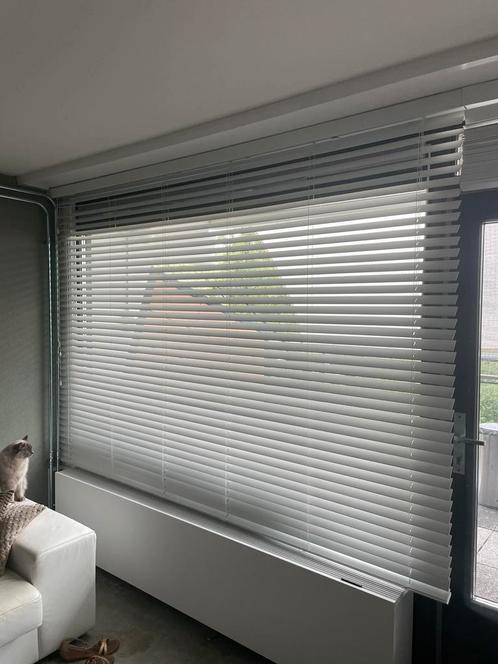 Houten jaloezieën wit 276 cm breed x 200 cm hoog, Huis en Inrichting, Stoffering | Gordijnen en Lamellen, Zo goed als nieuw, 200 cm of meer