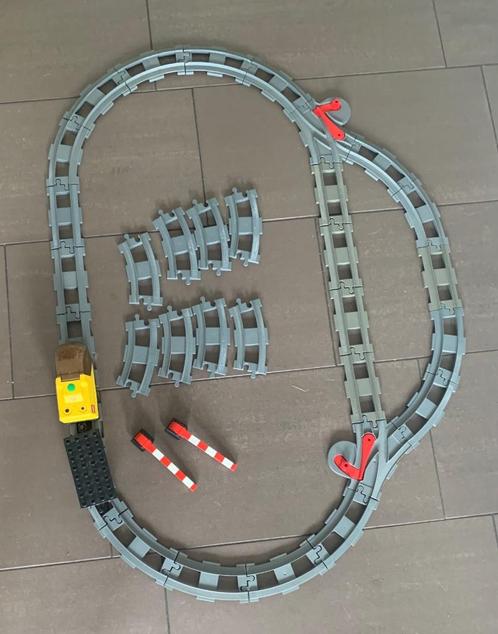 Duplo treinbaan met 2 wissels 22 x bocht 9 xrecht, Kinderen en Baby's, Speelgoed | Duplo en Lego, Zo goed als nieuw, Duplo, Complete set