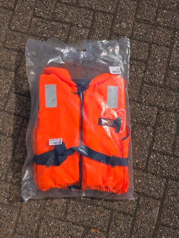 Reddingsvest - Veiligheid op het water! beschikbaar voor biedingen
