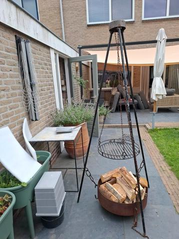BBQ Tuinhaard Vuurpot Driepoot beschikbaar voor biedingen