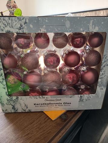 Kerstballen  beschikbaar voor biedingen