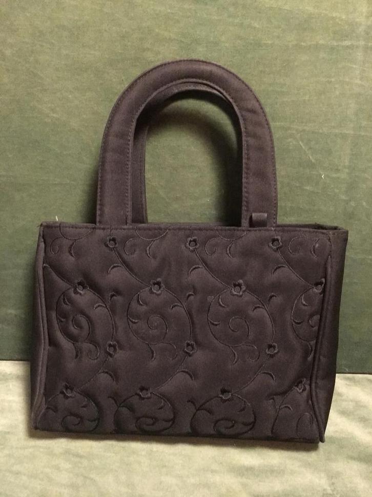 Dames Tas. Elegant Handig model. Zwart met Geborduurd Front., Sieraden, Tassen en Uiterlijk, Tassen | Damestassen, Zo goed als nieuw