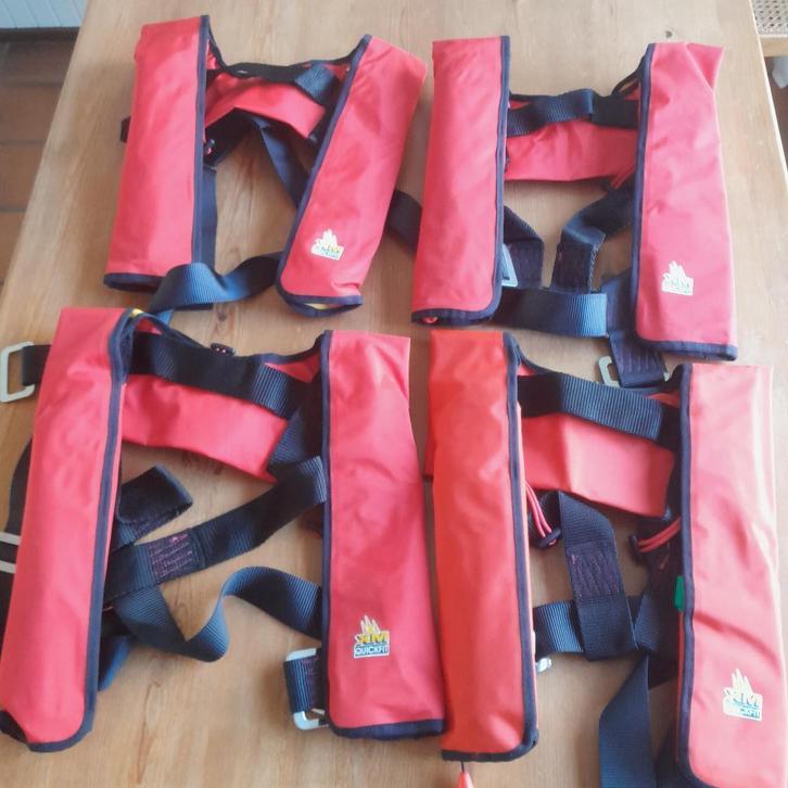Te koop 4 x XM automatisch reddingvest / zwemvest met harnas, Watersport en Boten, Watersportkleding, Gebruikt, Reddingsvest of Zwemvest