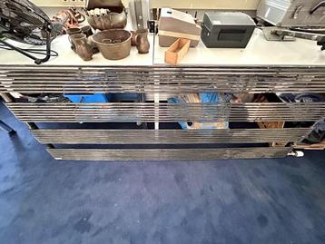 Grote radiator beschikbaar voor biedingen