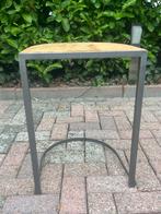 Metalen bijzettafel met houten blad, Minder dan 55 cm, Metaal of Aluminium, Zo goed als nieuw, Overige vormen