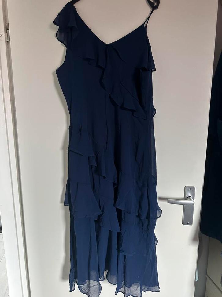 Nieuwe donkerblauwe laagjes jurk, Kleding | Dames, Jurken, Nieuw, Maat 38/40 (M), Blauw, Onder de knie, Ophalen of Verzenden
