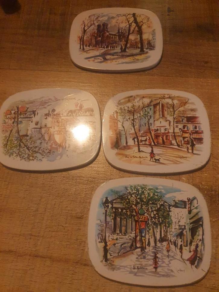 Set van 4 Vintage Onderzetters met Parijse Scènes, Huis en Inrichting, Woonaccessoires | Onderzetters, Gebruikt, Glas of Kopje