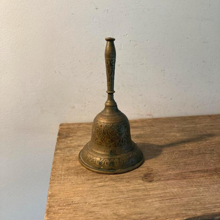 Indische Kamerbel met Bloemenmotief, Antiek en Kunst, Curiosa en Brocante, Ophalen of Verzenden